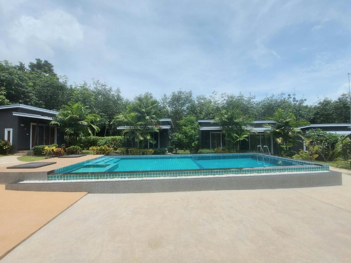 The Herbal Khao Lak Exterior foto